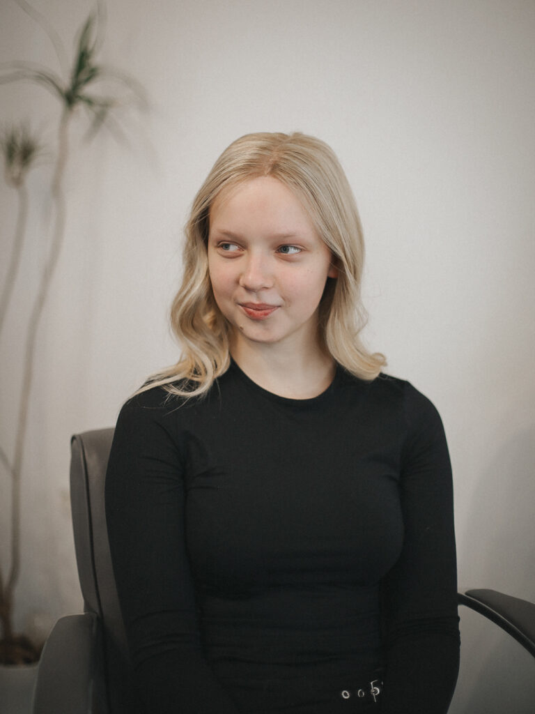 personaalselt valmistatud parukas alopeetsiaga kliendile